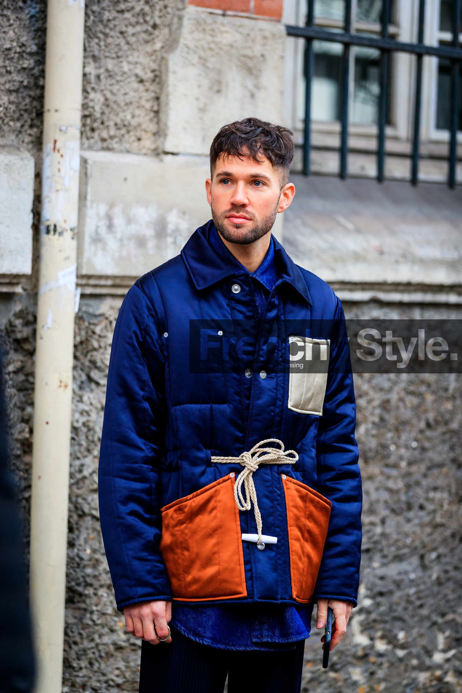 alice & j.s, JS roques, navy blue coat, navy blue jacket, orange coat, orange jacket, belted coat, belted jacket, rope belt, satin coat, satin jacket, quilted coat, quilted jacket, down jacket, fashion week, frenchystyle, FW, jonathan paciullo, street style, PFW, PARIS, vertical, atmosphere details, detail