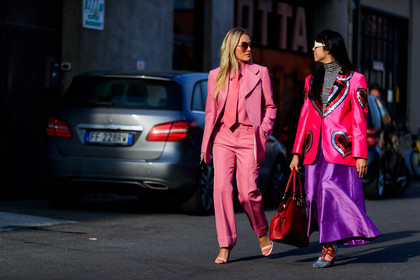 blazer, fun sunglasses, glitter, graphic jacket, gucci, high heels, leather bag, leather shoes, pink jacket, pink pants, pink shirt, pink shoes, pink suit, pink tie, printed jacket, purple pants, red bag, shiny shoes, striped top, sunglasses, tone on tone, total look pink, trousers, turtleneck sweater, fashion week, frenchystyle, FW, jonathan paciullo, street style, MFW, MILAN, AUTUMN WINTER 2018-2019, FALL WINTER 2018-2019, FW 18-19, horizontal, atmosphere details, full length, tina leung, susie lau