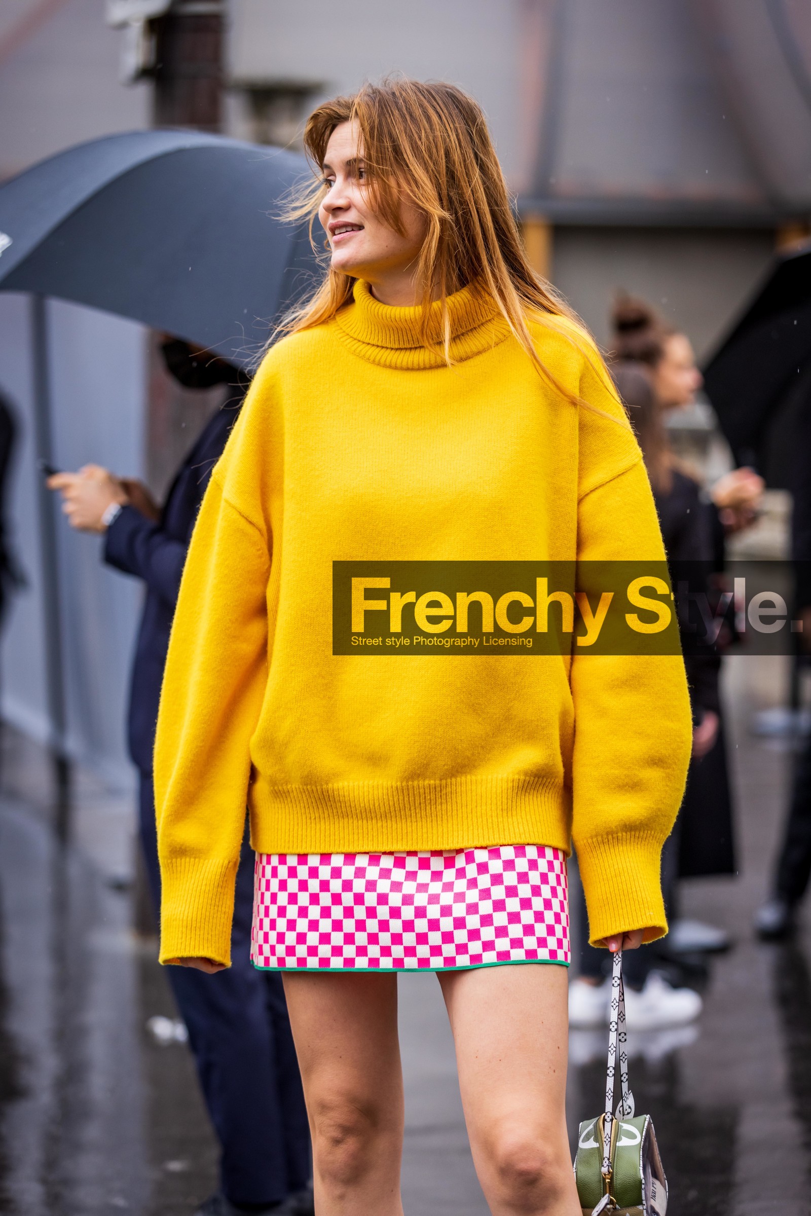 bag, check, Eugénie Trochu, khaki bag, knitwear, mini skirt, pink skirt, print, printed skirt, short skirt, skirt, socks, turtleneck, vuitton bag, white socks, yellow turtleneck, fashion week, frenchystyle, FW, jonathan paciullo, street style, PFW, PARIS, SPRING SUMMER 2022, SS 22, vertical, atmosphere details