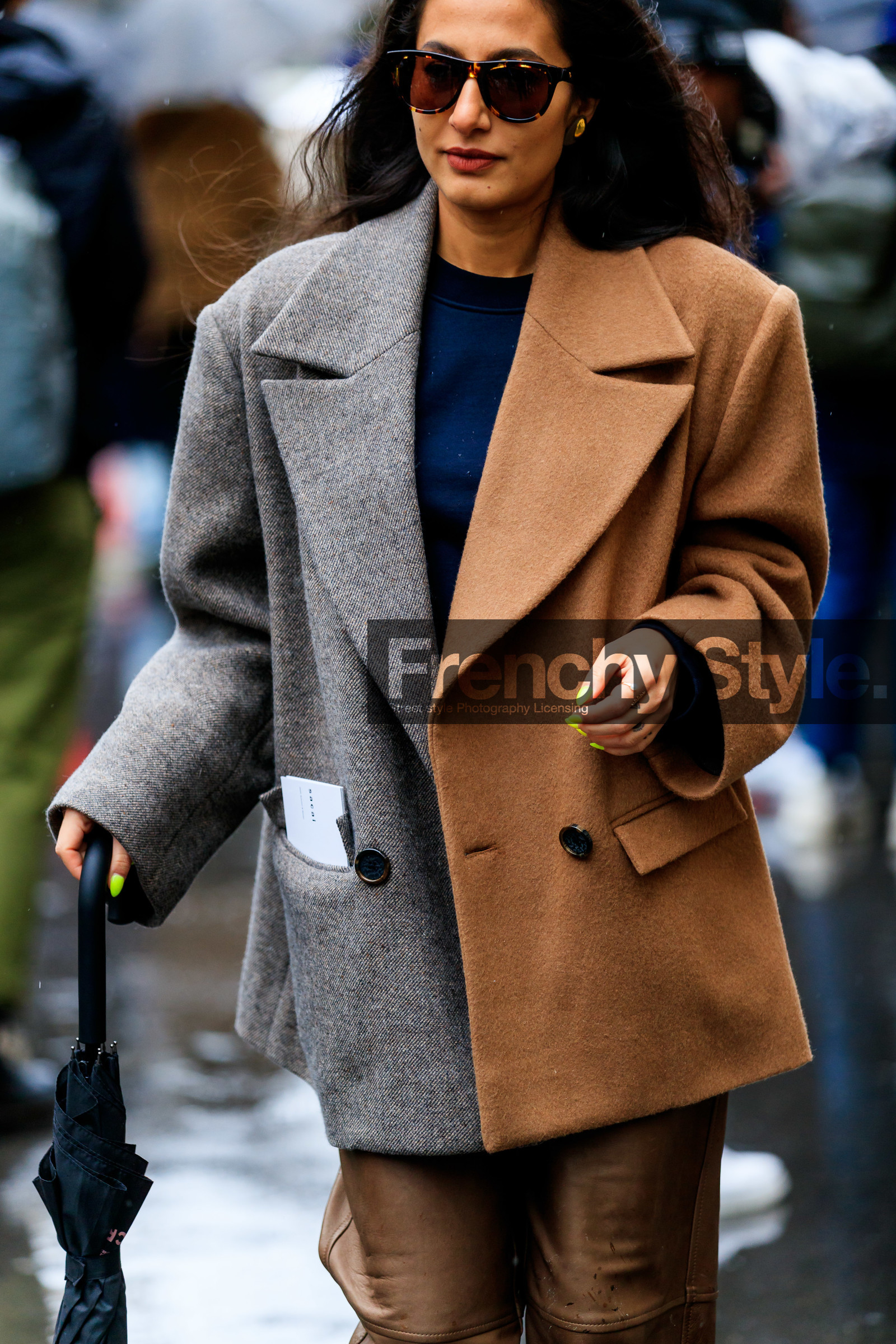 nausheen shah, camel jacket, kaki jacket, grey jacket, bicolor jacket, herringbone printed jacket, close up detail, fashion week, frenchystyle, FW, jonathan paciullo, street style, PFW, PARIS, vertical, atmosphere details, detail
