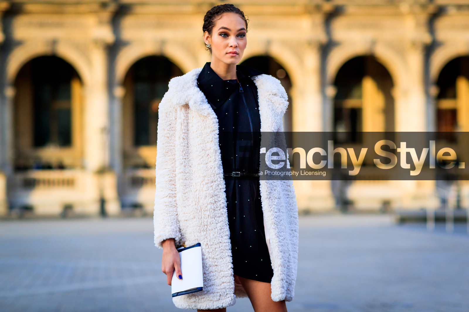 atmosphere details, AUTUMN WINTER 2017-2018, AW 17-18, black dress, detail, FALL WINTER 2017-2018, fashion week, frenchystyle, Fur coat, FW, FW 17-18, horizontal, jonathan paciullo, leather bag, PARIS, PFW, street style, white coat, white fur, white jacket