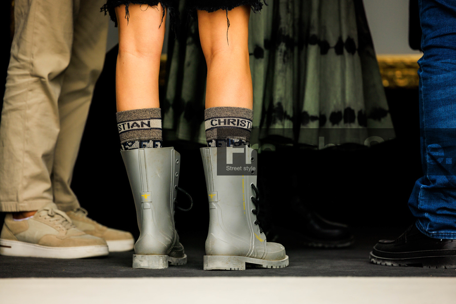 details, dior, dior socks, dior boots, rubber boots, laced boots, rain boots, grey boots, fashion week, frenchystyle, FW, jonathan paciullo, street style, AUTUMN WINTER 2022-2023, FALL WINTER 2022_2023, FW 22-23, PFW, PARIS, horizontal, atmosphere details, detail