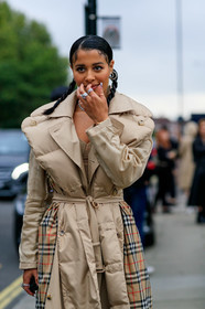 burberry jacket, burberry trench coat, burberry total look, beige trench coat, checked trench coat, quilted coat, hair details, plaited hair, strassed earrings, strassed necklace, hoop earrings, fashion week, frenchystyle, FW, jonathan paciullo, street style, vertical, detail, atmosphere details
