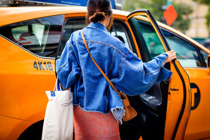 atmosphere details, back detail, blue denim, camel bag, denim jacket, detail, fashion week, frenchystyle, FW, horizontal, jonathan paciullo, leather bag, NEW YORK, NYFW, SPRING SUMMER 2018, SS 18, street style, tote bag