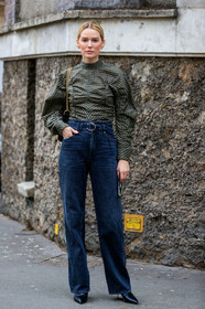 megan adelaide, kaki blouse, high collar blouse, checked blouse, high waist jeans, blue jeans, denim, flare jeans, black leather boots, high heels boots, belted pants, fashion week, frenchystyle, FW, jonathan paciullo, street style, PFW, PARIS, vertical, full length