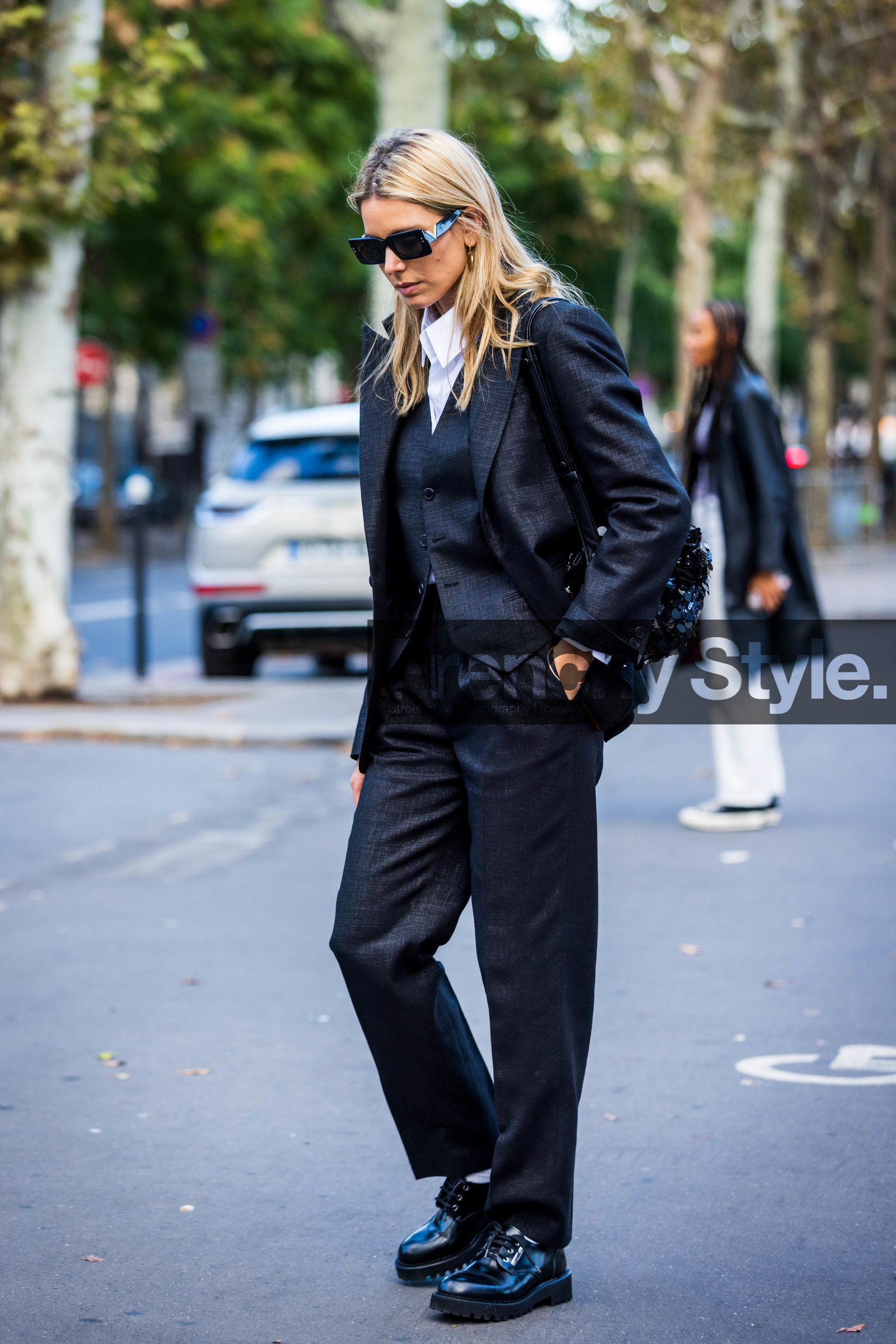 bag, black bag, black blazer, black derbies, black pants, black shoes, black sunglasses, black waistcoat, derbies, leather shoes, Natalia Verza, pants, rectangle sunglasses, sequin, smartphone, sunglasses, versace sunglasses, waistcoat, white shirt, fashion week, frenchystyle, FW, jonathan paciullo, street style, PFW, PARIS, SPRING SUMMER 2022, SS 22, vertical, full length