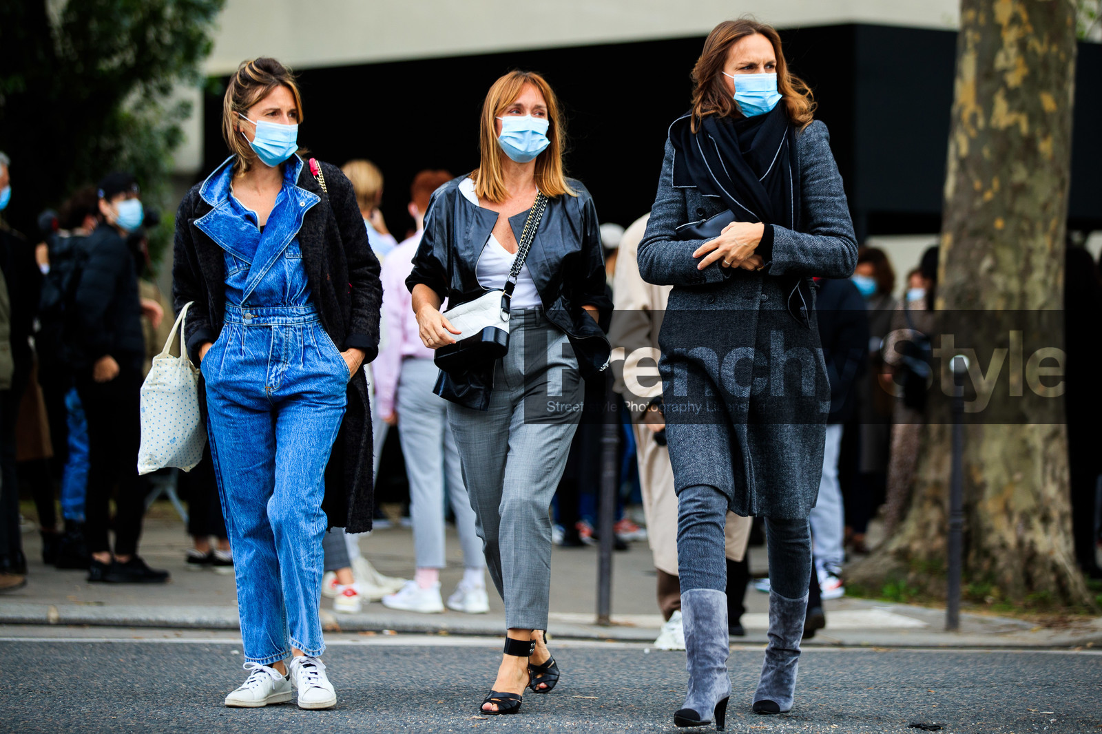 black leather bag, black leather jacket, black leather sandals, denim, denim jumpsuit, white leather sneakers, adidas sneakers, grey pants, crossbody bag, white leather bag, chanel bag, bicolor bag, grey coat, grey boots, velvet boots, covid face mask, street style, jonathan paciullo, FW, frenchystyle, fashion week, PFW, PARIS, SPRING SUMMER 2021, SS 21, horizontal, atmosphere details, full length