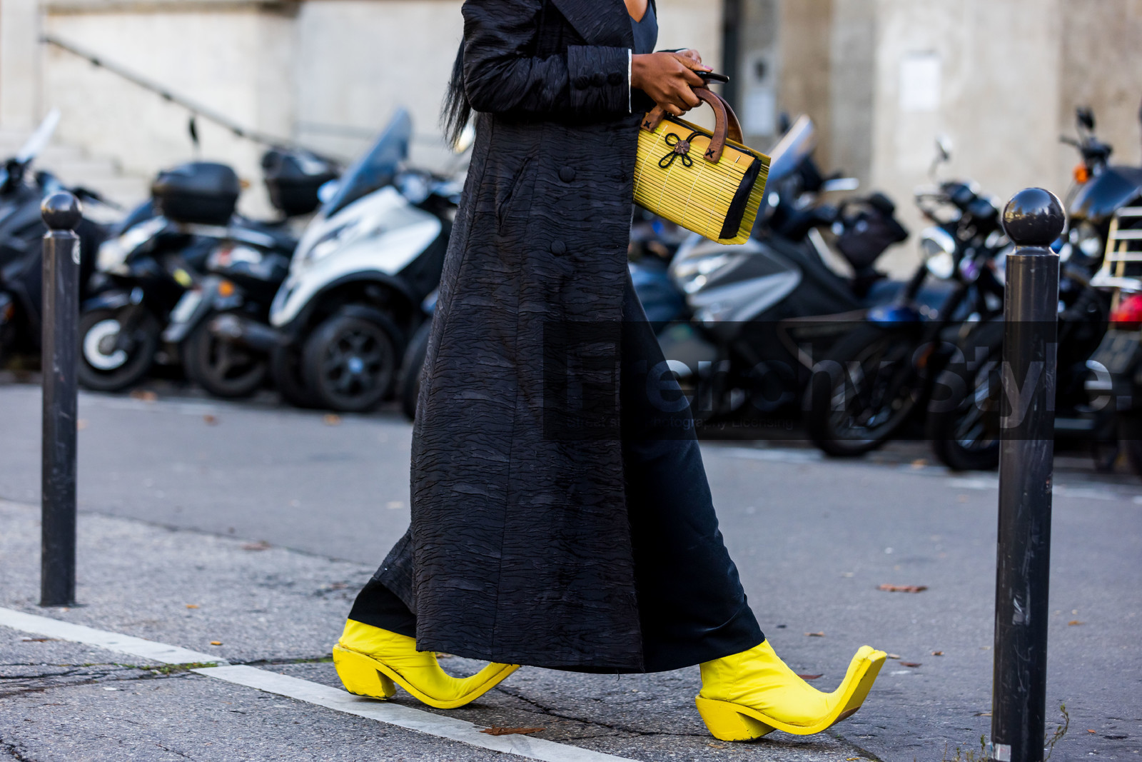 bag, black coat, black dress, boots, coat, dress, leather boots, long coat, long dress, printed coat, santiags, satin dress, straw bag, wood bag, yellow boots, yellow santiags, fashion week, frenchystyle, FW, jonathan paciullo, street style, PFW, PARIS, SPRING SUMMER 2022, SS 22, horizontal, atmosphere details