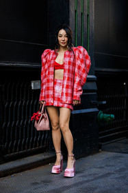 bow handbag, red bow bag, pink handbag, big golden loops, golden pearl earrings, red bra, sequins blazer, sequins skirt, red and pink sequins, silk high heels, silk pumps, pink pumps, pink high heels, jessica wang, fashion week, frenchystyle, FW, jonathan paciullo, street style, NYFW, NEW YORK, AUTUMN WINTER 2022-2023, FALL WINTER 2022_2023, FW 22-23, vertical, full length