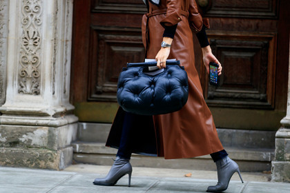 black bag, brown coat, grey boots, high heels, leather bag, leather coat, leather shoes, maison martin margiela, street style, jonathan paciullo, FW, frenchystyle, fashion week, LFW, LONDON, AUTUMN WINTER 2019-2020, AW 19-20, FW 19-20, FALL WINTER 2019-2020, horizontal, atmosphere details, detail