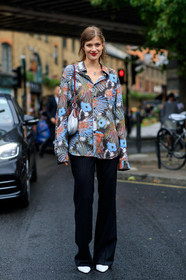 model, larissa hofmann, floral printed shirt, multicolor shirt, loose shirt, tailored pants, dark grey pants, striped pants, loose pants, strassed necklace, fashion week, frenchystyle, FW, jonathan paciullo, street style, vertical, full length