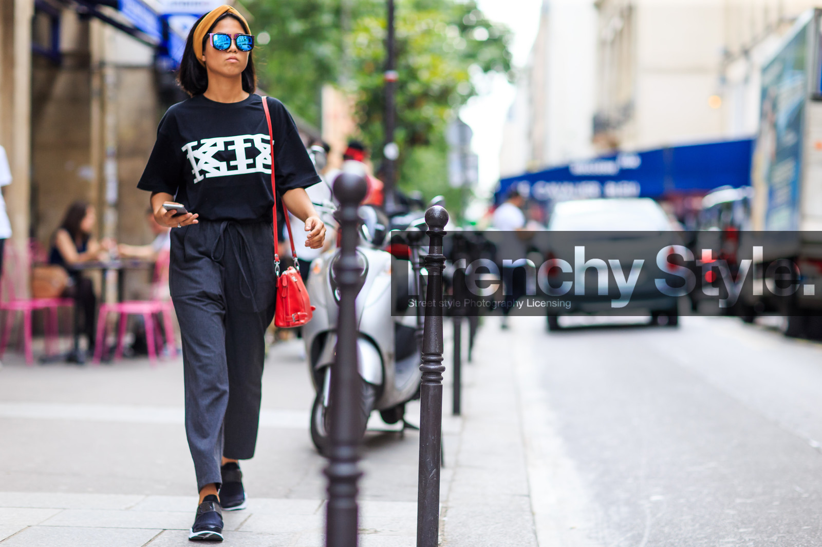 atmosphere details, black pants, black sneakers, black t shirt, fashion week, frenchystyle, full length, FW, headband, horizontal, jonathan paciullo, kokon to zai, leather bag, MENSWEAR, mirror effect, PARIS, PFW, printed t shirt, red bag, SPRING SUMMER 2017, SS 17, street style, sunglasses, trousers, turban