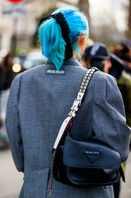 margaret zhang, blue hair, dyed hair, checked jacket, grey jacket, prada bag, studs strap bag, shoulder bag, black leather bag, miu miu jacket, blue jacket, back details, bag detail, close up detail, fashion week, frenchystyle, FW, jonathan paciullo, street style, PFW, PARIS, vertical, atmosphere details, detail
