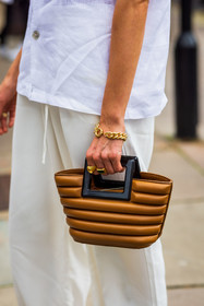 handbag, mini bag, brown, white, fashion week, frenchystyle, FW, jonathan paciullo, street style, SS 22, SPRING SUMMER 2022, LFW, LONDON, vertical, atmosphere details, detail