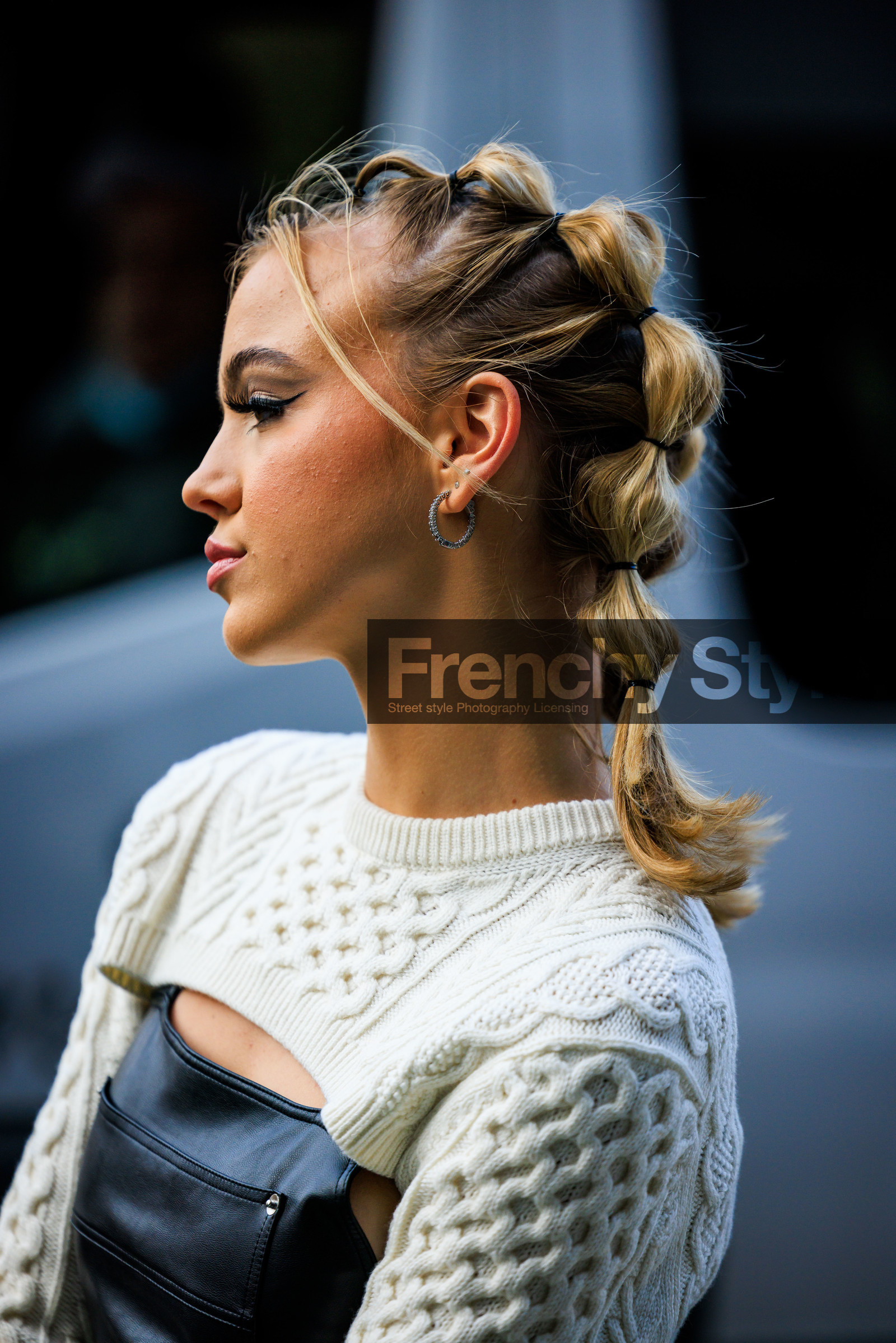piggy tails, knitted beige cropped top, fashion week, frenchystyle, FW, jonathan paciullo, street style, NYFW, NEW YORK, AUTUMN WINTER 2022-2023, FALL WINTER 2022_2023, FW 22-23, vertical, atmosphere details