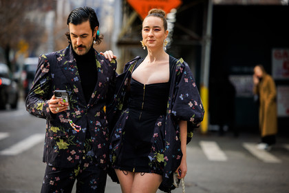 mini black dress, zipped mini dress, couples matching, high bow tail, pendant earring, printed jacket, flowered jacket, flower suit, printed suit, black turtleneck, young emperors, street style, jonathan paciullo, FW, frenchystyle, fashion week, NYFW, NEW YORK, AUTUMN WINTER 2022-2023, FALL WINTER 2022_2023, FW 22-23, atmosphere details, horizontal