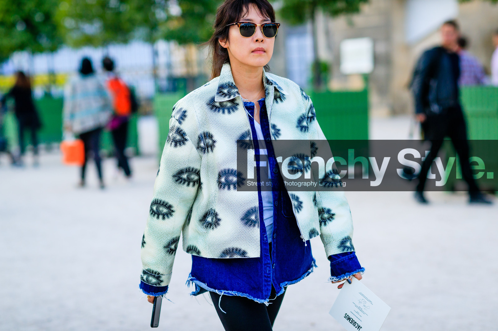 atmosphere details, blue denim, denim shirt, detail, fashion week, frenchystyle, FW, horizontal, jonathan paciullo, PARIS, PFW, printed jacket, ray ban, SPRING SUMMER 2017, SS 17, street style, sunglasses, white jacket