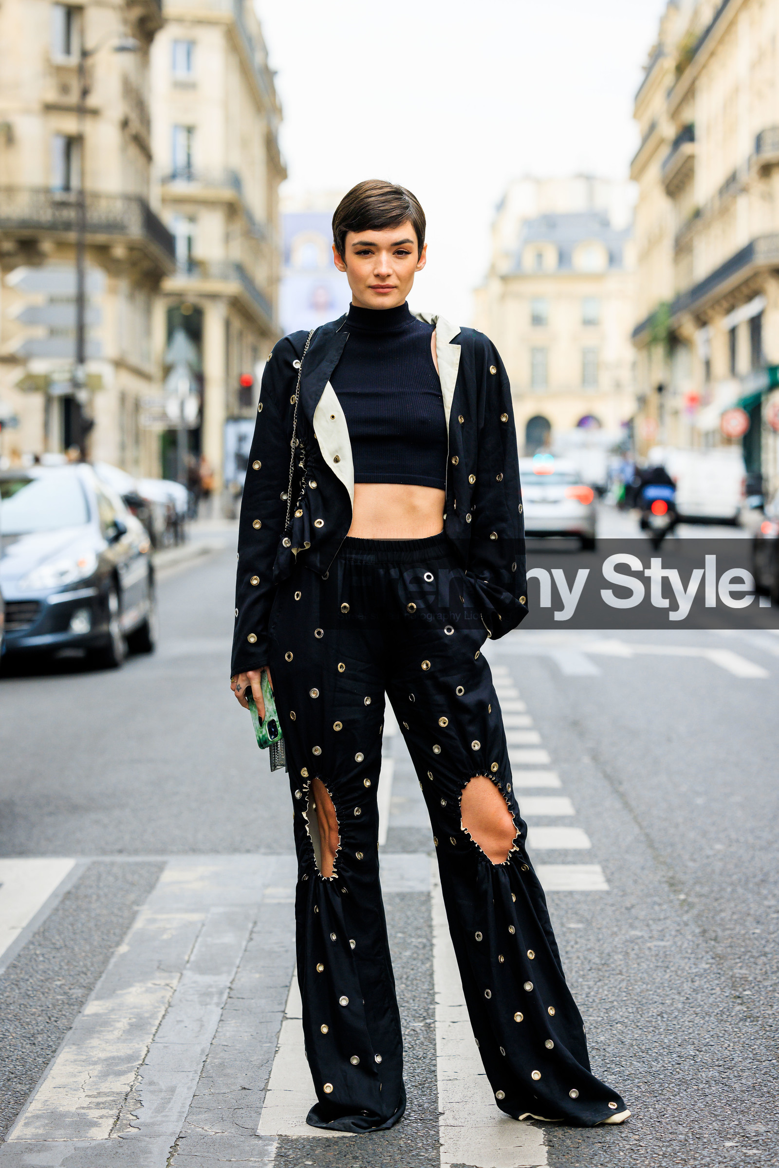 cropped top, black top, studded jacket, studded pants, black pants, black jacket, short hair, baggy oants, fashion week, frenchystyle, FW, jonathan paciullo, street style, AUTUMN WINTER 2022-2023, FALL WINTER 2022_2023, FW 22-23, PFW, PARIS, vertical, full length
