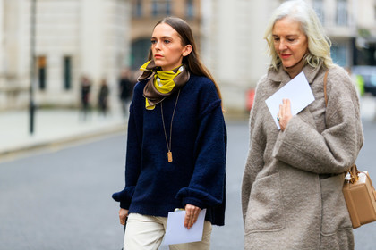 beige bag, beige coat, blue sweater, leather bag, necklace, red lips, trousers, yellow scarf, street style, jonathan paciullo, FW, frenchystyle, fashion week, LFW, LONDON, AUTUMN WINTER 2019-2020, AW 19-20, FW 19-20, FALL WINTER 2019-2020, horizontal, atmosphere details, detail