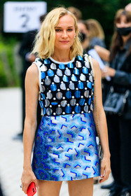 sequins top, sequins skirt, metalic skirt, metalic top, silvered skirt, silvered top, sleeveless top, tank top, mini skirt, blue skirt, blue top, printed skirt, louis vuitton skirt, louis vuitton top, louis vuitton total look, fashion week, frenchystyle, FW, jonathan paciullo, street style, PFW, PARIS, AUTUMN WINTER 2021-2022, FALL WINTER 2021-2022, FW 21-22, vertical, atmosphere details, detail