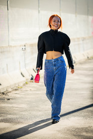 red hair, black top, cropped top, jeans, classic denim, black shoes, leather shoes, pink handbag, mini bag, fashion week, frenchystyle, FW, jonathan paciullo, street style, vertical, full length