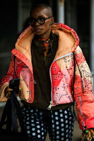 multicolor look, details, bandana coat, puffed coat, multicolor winter coat, winter outwear, doctors glasses, louis vuitton handbag, monogram handbag, black pants, white dots pants, patched, jacket, tote bag, margiela jeans, cut out jeans, maison margiela pants, street style, jonathan paciullo, FW, frenchystyle, fashion week, NYFW, NEW YORK, AUTUMN WINTER 2022-2023, FALL WINTER 2022_2023, FW 22-23, vertical, atmosphere details