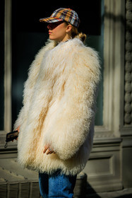 plaid cap, multicolor cap, furry winter coat, white coat, fluffy coat, jeans, street style, jonathan paciullo, FW, frenchystyle, fashion week, NYFW, NEW YORK, AUTUMN WINTER 2022-2023, FALL WINTER 2022_2023, FW 22-23, vertical, atmosphere details