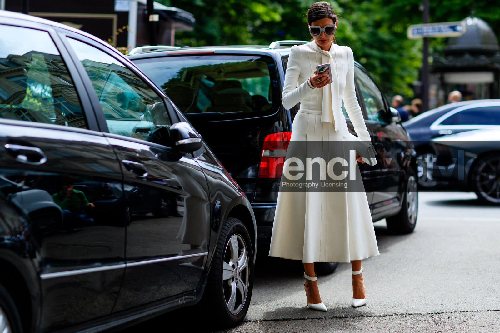 atmosphere details, AUTUMN WINTER 2016-2017, AW 16-17, FALL WINTER 2016-2017, fashion week, frenchystyle, full length, fun sunglasses, FW, FW 16-17, giovanna battaglia, graphic clutch, HAUTE COUTURE, high heels, horizontal, jonathan paciullo, leather shoes, MENSWEAR, PARIS, PFW, printed clutch, street style, sunglasses, white clutch, white dress, white heels, white sandals