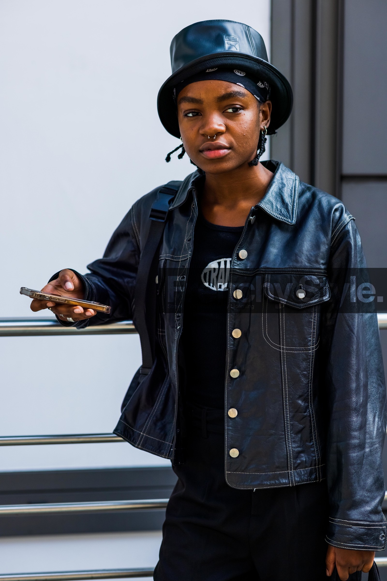 bucket hat, black, denim, jacket, tshirt, fashion week, frenchystyle, FW, jonathan paciullo, street style, SS 22, SPRING SUMMER 2022, LFW, LONDON, vertical, atmosphere details, detail