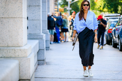 atmosphere details, balenciaga, beige bag, blue shirt, comme des garçons, fashion week, frenchystyle, full length, FW, horizontal, jonathan paciullo, leather bag, men shirt, navy skirt, NEW YORK, NYFW, polka dot, printed shirt, printed shoes, SPRING SUMMER 2018, SS 18, street style, striped shirt, stripes, sunglasses, white sneakers