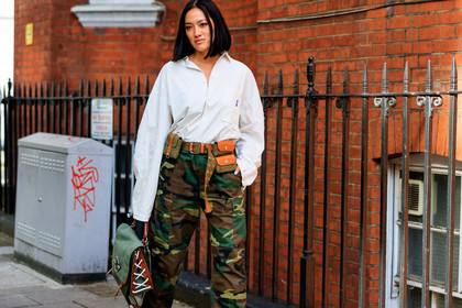 camo pants, camouflage, fanny pack, graphic bag, graphic pants, green bag, green belt, green pants, jw anderson, leather bag, mini bag, printed bag, printed pants, Tiffany Hsu, trousers, white shirt, fashion week, frenchystyle, FW, jonathan paciullo, street style, LFW, LONDON, SPRING SUMMER 2019, SS 19, atmosphere details, horizontal, detail