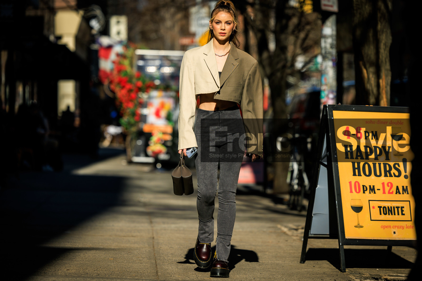 cropped cream and kaki blazer, highwaist grey jeans, burgundy doctor martens shoes, fashion week, frenchystyle, FW, jonathan paciullo, street style, NYFW, NEW YORK, AUTUMN WINTER 2022-2023, FALL WINTER 2022_2023, FW 22-23, atmosphere details, horizontal, full length
