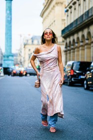 floral sandals, pink sandals, red sunglasses, prink dress, midi dress, mini dior bad, pink bag, sequins dress, pastel pink dress, jeans, carla ginola, fashion week, frenchystyle, FW, jonathan paciullo, street style, AUTUMN WINTER 2022-2023, FALL WINTER 2022_2023, FW 22-23, PFW, PARIS, vertical, full length
