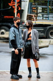 JS roques, grey jacket, short sleeves jacket, prada jacket, black hoodie, black pants, black leather loafers, big, sole shoes, big sole loafers, alice barbier, grey jacket, oversize jacket, white shirt, black leather bag, black leather shorts, black leather boots, black polish boots, polish boots, laced boots, flat boots, square shape bag, coperni bag, hand bag, silvered chain strap bag, cropped top, black top, black bra, asymmetrical top, big sole boots, black leather bermuda shorts, covid face mask, fashion week, frenchystyle, FW, jonathan paciullo, street style, PFW, PARIS, SPRING SUMMER 2021, SS 21, vertical, full length