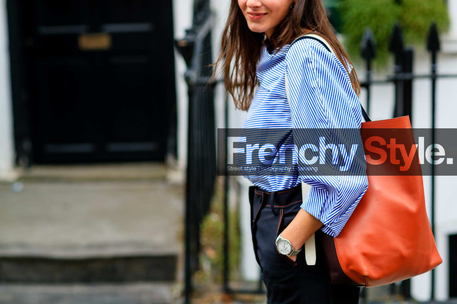 atmosphere details, black pants, blue shirt, camel bag, céline, detail, fashion week, frenchystyle, FW, graphic shirt, horizontal, jonathan paciullo, leather bag, LFW, LONDON, printed shirt, SPRING SUMMER 2017, SS 17, street style, striped shirt, woman, zina charkoplia