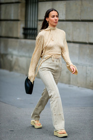 nude blouse, light beige blouse, beige blouse, cropped blouse, high collar blouse, high collar, high waist jeans, beige jeans, denim, striped blouse, knot details, knoted blouse, black leather bag, round shape bag, hand bag, coperni bag, patchwork jeans, flare jeans, platform sandals, platform slippers, beige leather sandals, beige leather slippers, flip flop shoes, golden earrings, hoop earrings, multi earrings, alice & j.s, alice barbier, fashion week, frenchystyle, FW, jonathan paciullo, street style, PFW, PARIS, SPRING SUMMER 2022, SS 22, vertical, full length