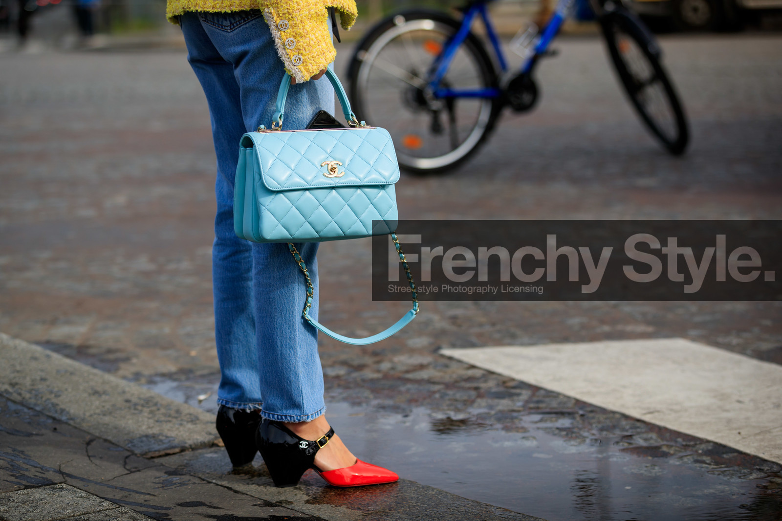 blanca miro scrimieri, light blue leather bag, light blue jeans, red polish shoes, black polish shoes, bicolor shoes, mary jane shoes, kitten heels shoes, yellow jacket, tweed jacket, quilted bag, hand bag, close up detail, bag detail, shoes detail, chanel bag, chanel shoes, chanel jacket, denim, fashion week, frenchystyle, FW, jonathan paciullo, street style, PFW, PARIS, horizontal, atmosphere details, detail