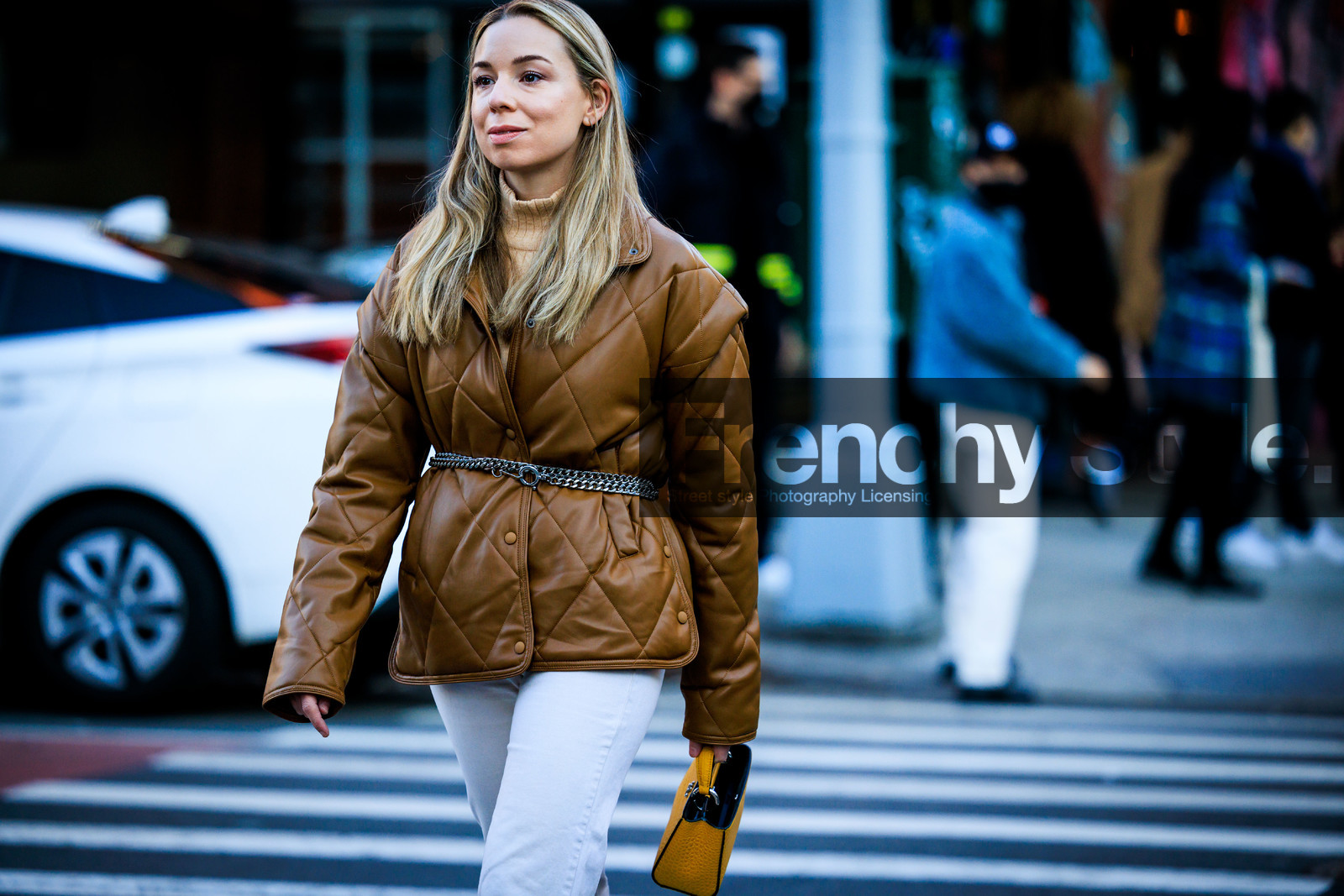 puffy leather brown jacket, silver chain belt, white pants, orange mini bag, caroline grosso, fashion week, frenchystyle, FW, jonathan paciullo, street style, NYFW, NEW YORK, AUTUMN WINTER 2022-2023, FALL WINTER 2022_2023, FW 22-23, atmosphere details, horizontal
