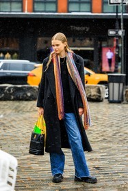 multicolored scarf, black coat, black trench, jeans, bucket bag, burberry bag, black boots, casual look, fashion week, frenchystyle, FW, jonathan paciullo, street style, NYFW, NEW YORK, AUTUMN WINTER 2022-2023, FALL WINTER 2022_2023, FW 22-23, vertical, full length