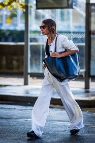 bag, black bag, Chloé Harrouche, choker, flare pants, fluid pants, jacket, leather bag, oversize bag, pants, rayban, sunglasses, white jacket, white pants, plateform boots, street style, jonathan paciullo, FW, frenchystyle, fashion week, PFW, PARIS, SPRING SUMMER 2022, SS 22, vertical, full length