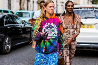hoodie, colorful, tie dye, blue, print, skirt, jumpsuit, fashion week, frenchystyle, FW, jonathan paciullo, street style, SPRING SUMMER 2022, SS 22, LFW, LONDON, horizontal, atmosphere details, detail