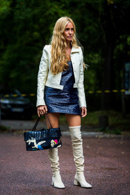 bag, black bag, black dress, Blanca Miro, boots, chanel bag, courreges boots, courreges jacket, courreges look, dress, fringes, high boots, jacket, leather dress, mini dress, patent jacket, printed bag, vinyl dress, white boots, white jacket, street style, jonathan paciullo, FW, frenchystyle, fashion week, PFW, PARIS, SPRING SUMMER 2022, SS 22, vertical, full length