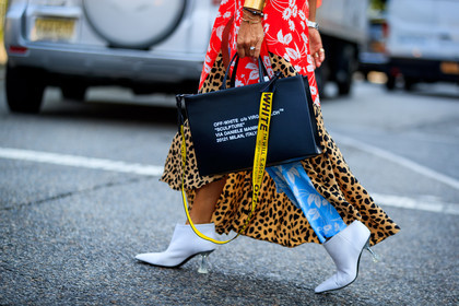 animal print, black bag, floral, flowers, graphic bag, graphic dress, high heels, leather bag, leather shoes, leopard, multicolor dress, off white, printed bag, printed dress, white boots, fashion week, frenchystyle, FW, jonathan paciullo, street style, NYFW, NEW YORK, SPRING SUMMER 2019, SS 19, atmosphere details, horizontal, detail