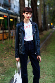 black jeans, black leather perfecto, white t-shirt, letter printed t-shirt, cropped jeans, flare jeans, silvered earrings, silvered necklace, chain necklace, padlock necklace, hoop earrings, red lipstick, street style, jonathan paciullo, FW, frenchystyle, fashion week, MFW, MILAN, SPRING SUMMER 2021, SS 21, vertical, detail, model