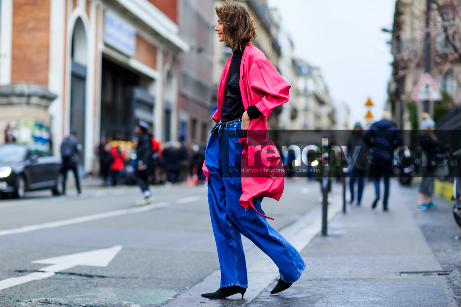 atmosphere details, AUTUMN WINTER 2016-2017, AW 16-17, black bra, black sweater, black top, black turtleneck, blue denim, bra, denim pants, FALL WINTER 2016-2017, fashion week, frenchystyle, full length, FW, FW 16-17, horizontal, jeans, jonathan paciullo, julie pelipas, PARIS, PFW, pink coat, red lips, street style, trousers