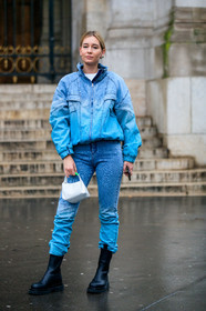 chiara capitani, denim, denim jacket, denim total look, zipped jacket, blue jacket, blue jeans, tie and dye jeans, tie and dye jacket, painted jacket, painted jeans, white leather bag, hand bag, mini bag, golden earrings, geometric shape earring, diamond earrings, stella mccartney jacket, stella mccartney jeans, stella mccartney look, fashion week, frenchystyle, FW, jonathan paciullo, street style, PFW, PARIS, vertical, full length