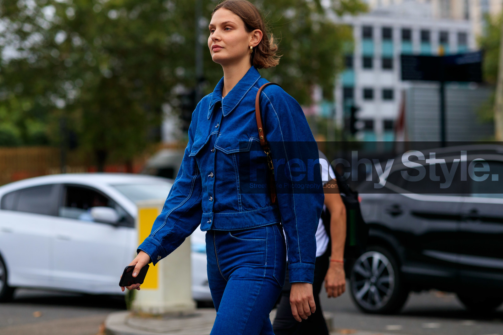 victoria sekrier, denim total look, denim jacket, blue jeans, blue jacket, fashion week, frenchystyle, FW, jonathan paciullo, street style, atmosphere details, horizontal, detail