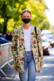 green jacket, floral print jacket, floral printed jacket, light blue jeans, covid face mask, rianne van rompaey, fashion week, frenchystyle, FW, jonathan paciullo, street style, MFW, MILAN, SPRING SUMMER 2021, SS 21, vertical, detail, model