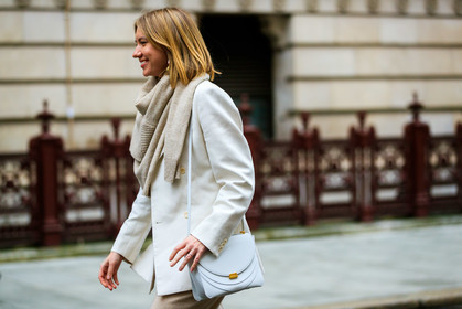 beige jacket, beige sweater, leather bag, lisa aiken, over the shoulder, white bag, street style, jonathan paciullo, FW, frenchystyle, fashion week, LFW, LONDON, AUTUMN WINTER 2019-2020, AW 19-20, FW 19-20, FALL WINTER 2019-2020, horizontal, atmosphere details, detail