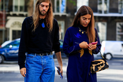 georgia tal, navy blue dress, chain necklace, charms necklace, golden necklace, baguette bag, embroidered dress, animal skin bag, golden earrings, hoop earrings, fashion week, frenchystyle, FW, jonathan paciullo, street style, atmosphere details, horizontal, detail